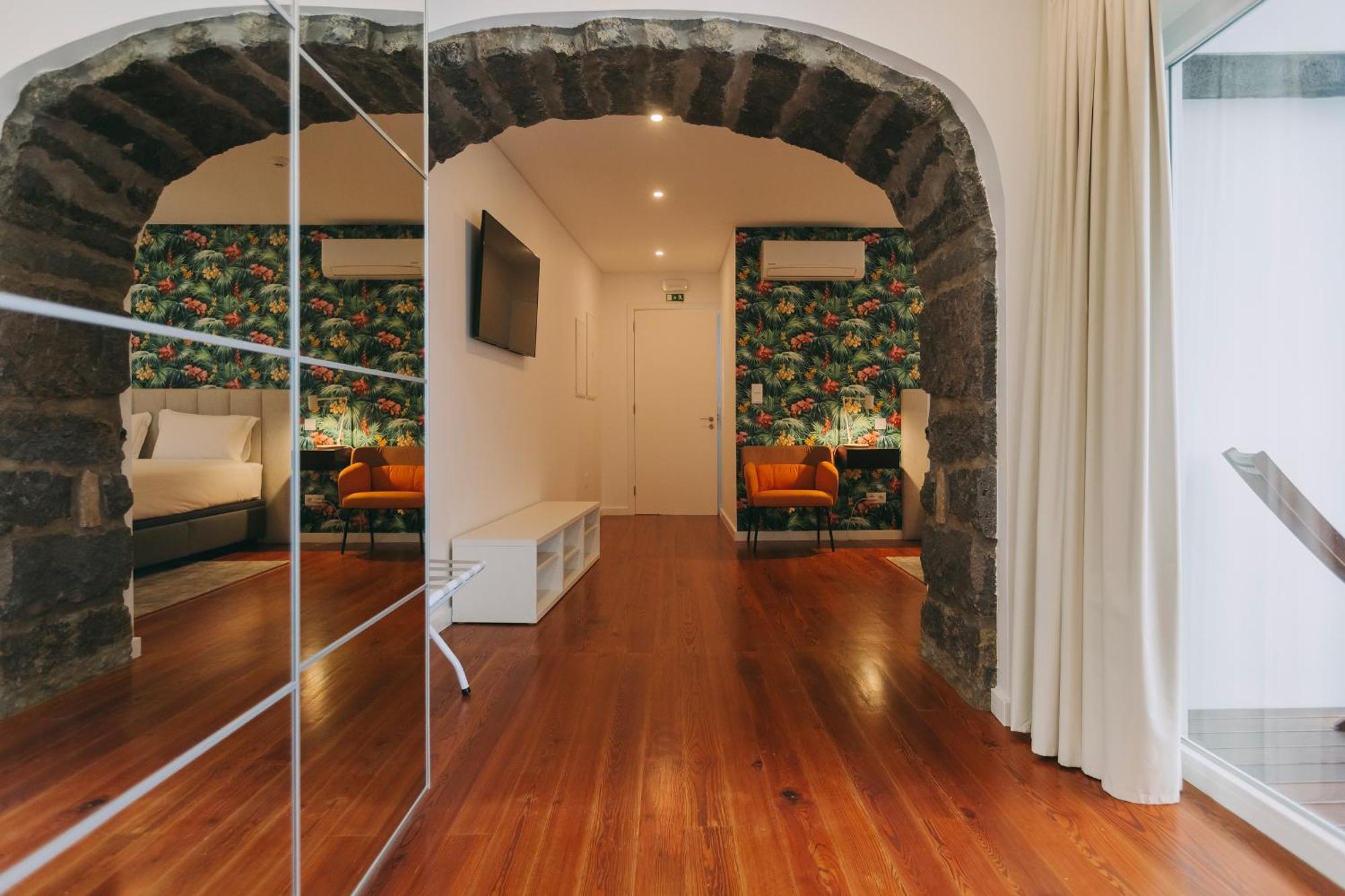 Azores Inn - Family Suites Понта Делгада Стая снимка